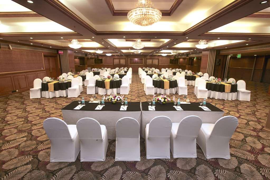 Clarks Exotica Convention & Resort 5*